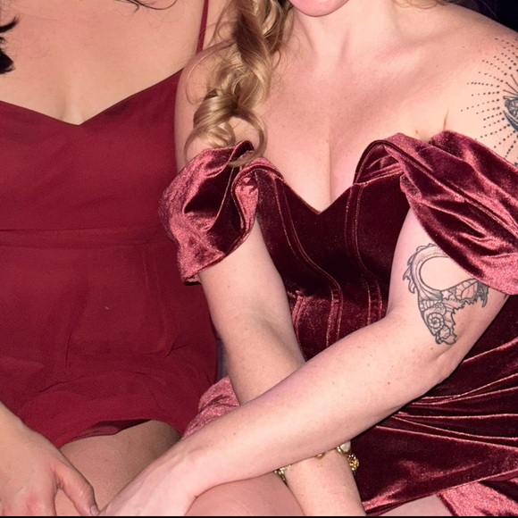 Velvet Off Shoulder gala cocktail Dress Burgundy - Picture 4 of 6
